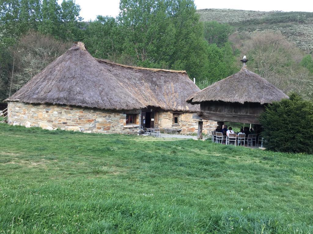 Alojamiento En Entorno Rural Los Trobos Villar de Otero Bagian luar foto